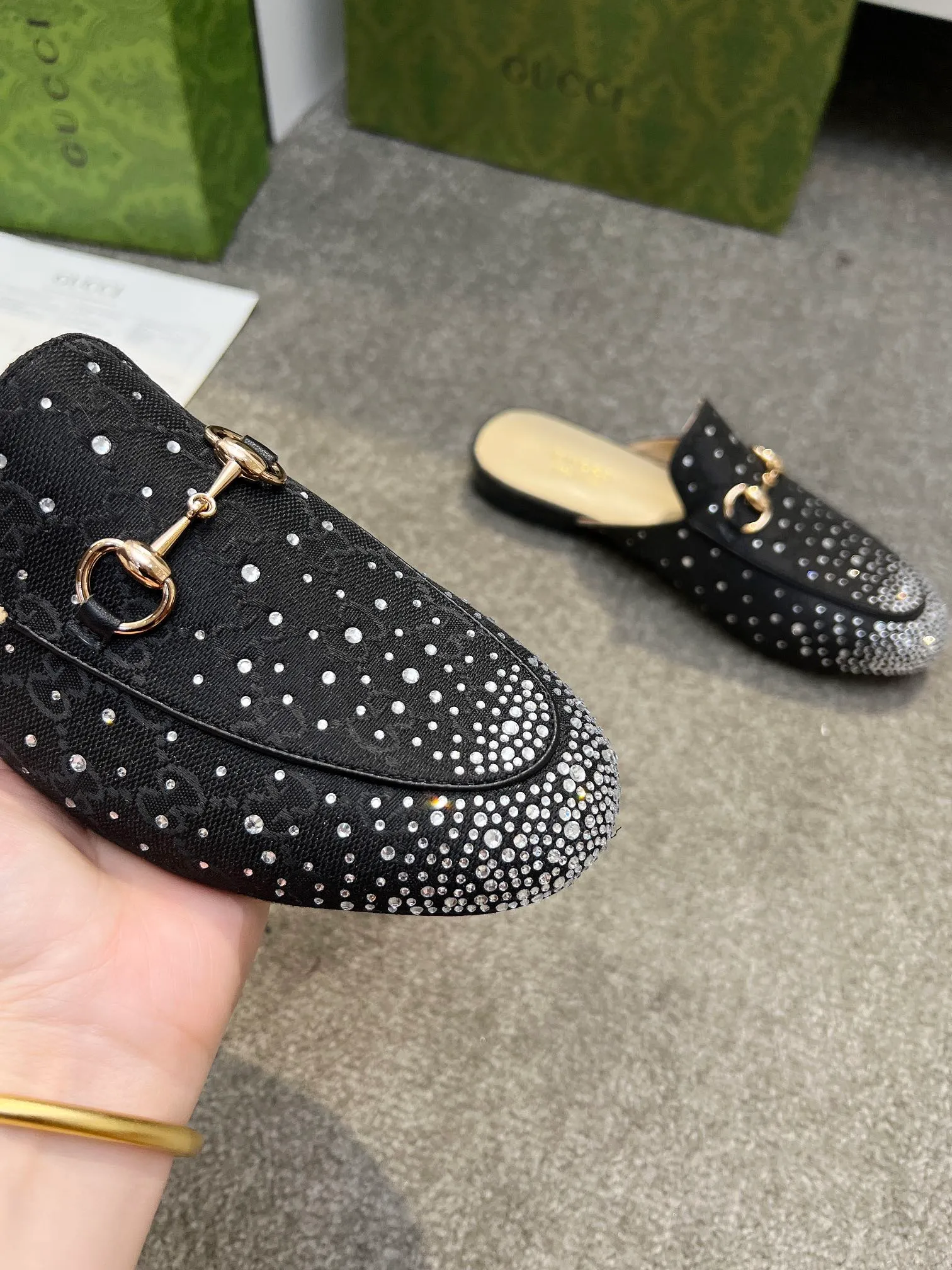 👟👟Ex-factory price 380👟👟 Genuine leather sole +50 Original quality guccisummer's latest limited edition slippers, top quality, purchased genuine development original special hot diamond process classic double G presbyopic inner sheepskin with Italian original board material and craftsmanship are the same as the original! Code number: 35-42,